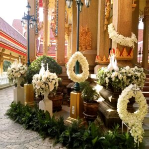 จัดดอกไม้หน้าเมรุ