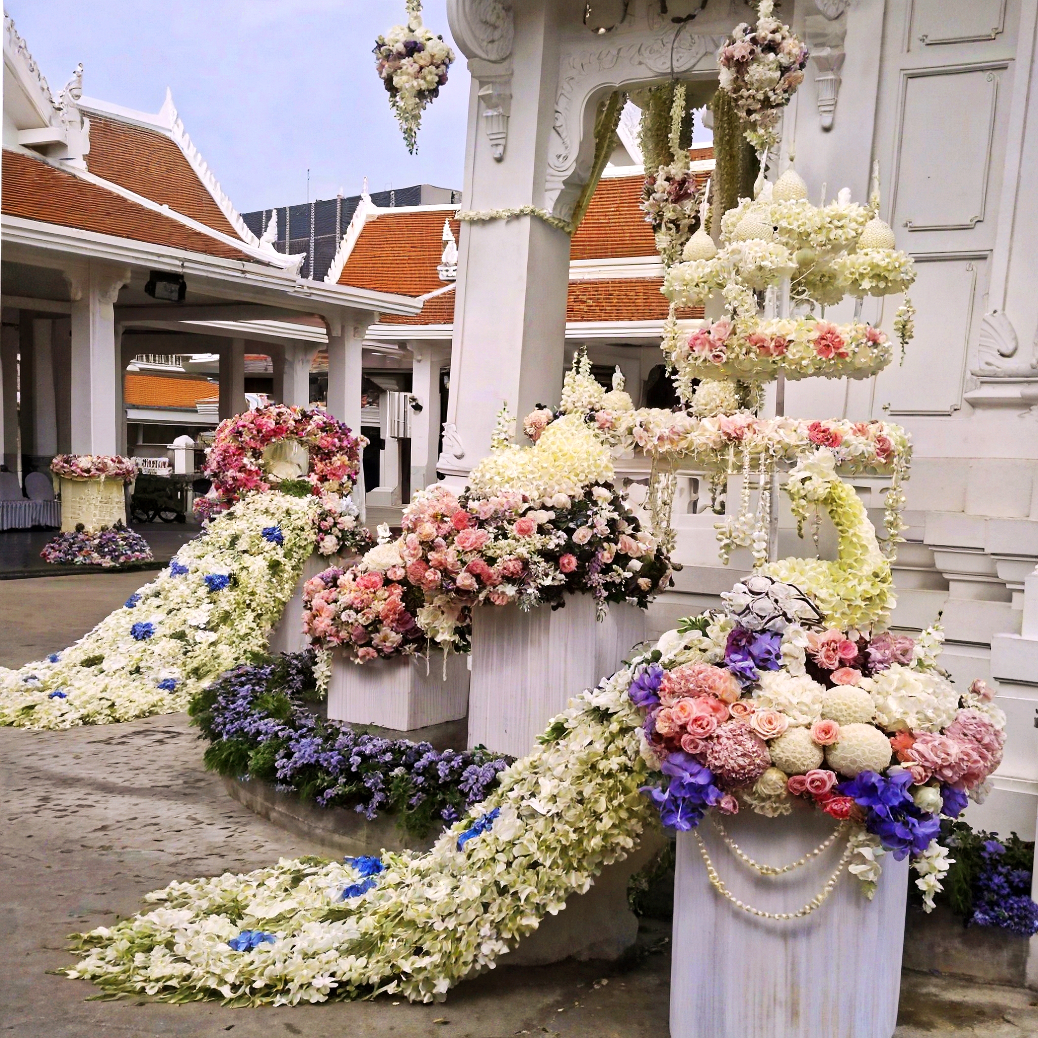 จัดดอกไม้หน้าเมรุ